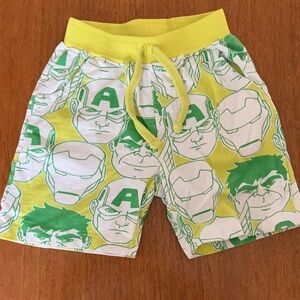 🫐3/$30 Marvel Kids Green and Yellow Hero Print Shorts size 18-24m